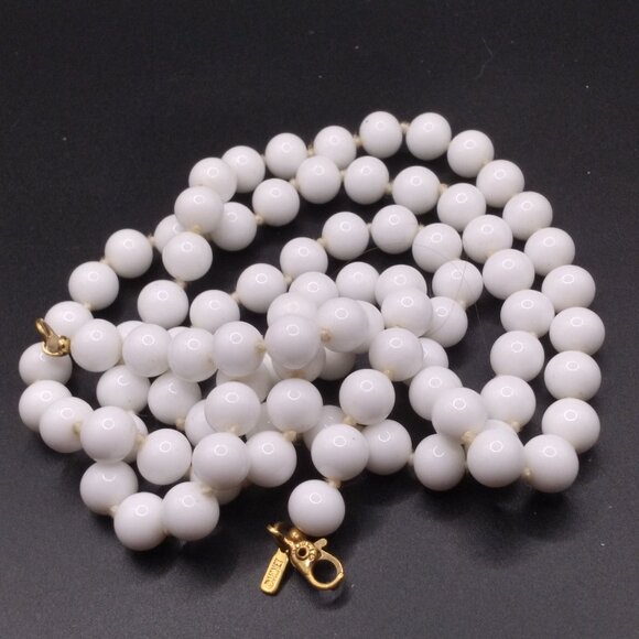 Vintage Milk Glass Beads Necklace C Clasp - Picture 5 of 5